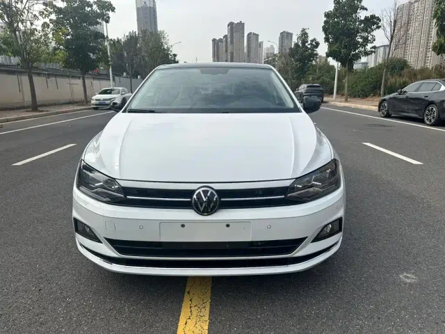 Volkswagen Polo — Фото автомобиля 2