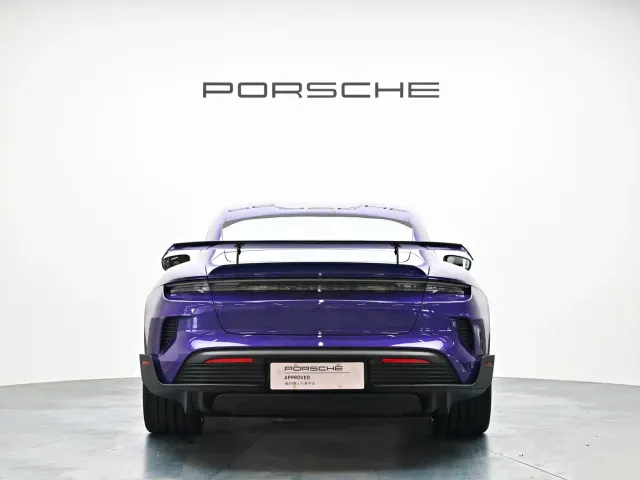 Porsche Taycan — Фото автомобиля 15