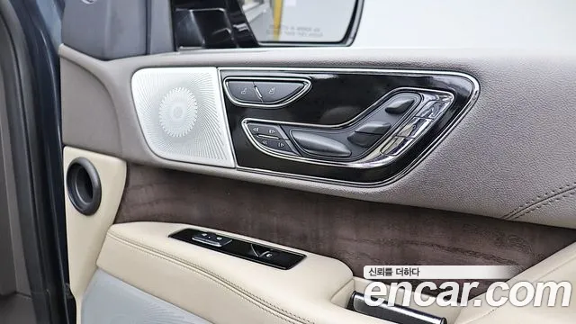 Lincoln Navigator 4th Gen — Фото автомобиля 11