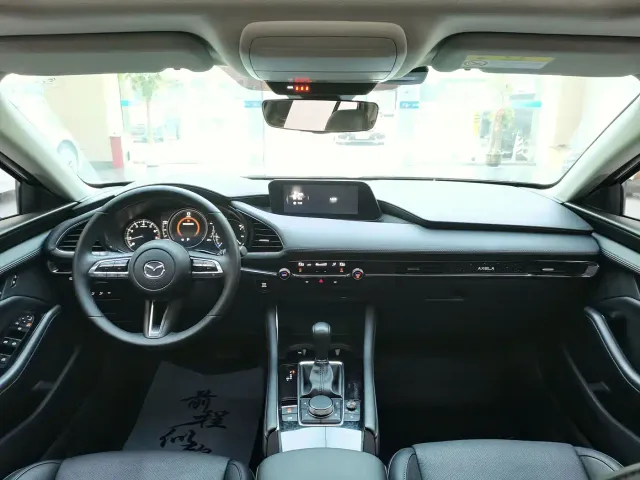 Mazda Axela — Фото автомобиля 8