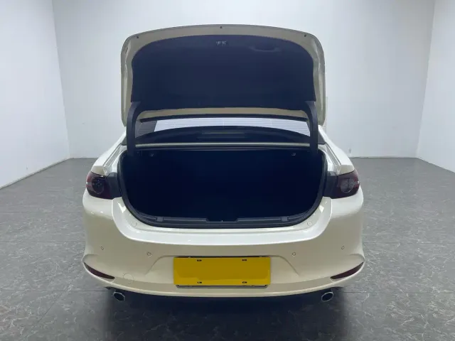 Mazda Axela — Фото автомобиля 7