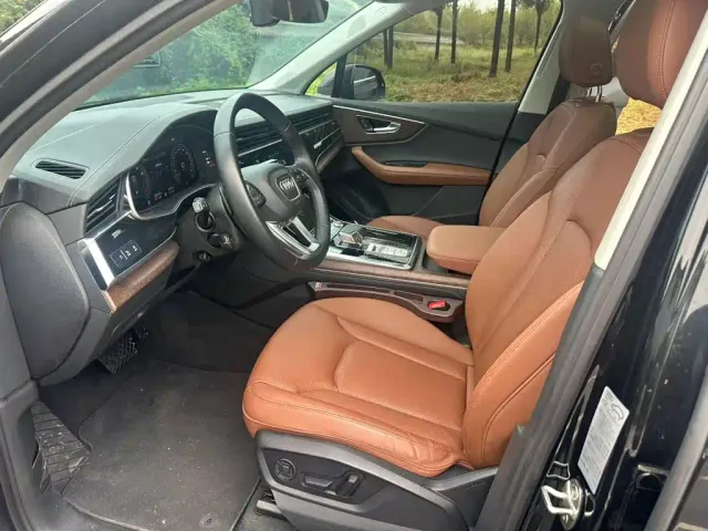 Audi Q7 — Фото автомобиля 14