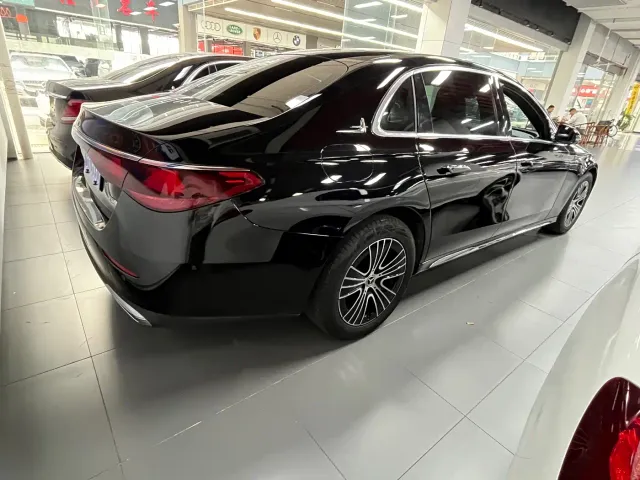 Mercedes-Benz E-Class — Фото автомобиля 12