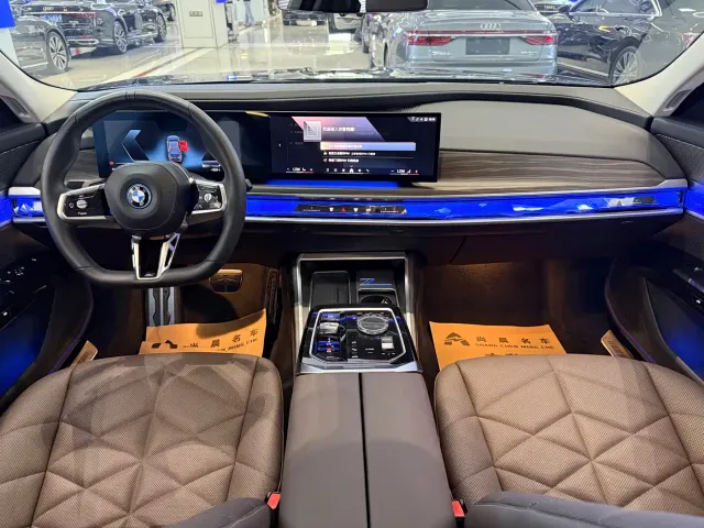 BMW i7 — Фото автомобиля 7