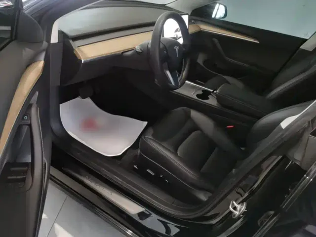 Tesla Model 3 — Фото автомобиля 14