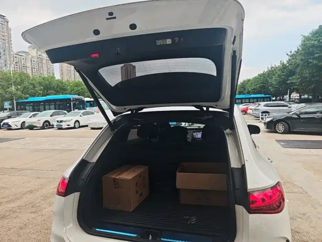 Mercedes-Benz EQE SUV — Фото автомобиля 18