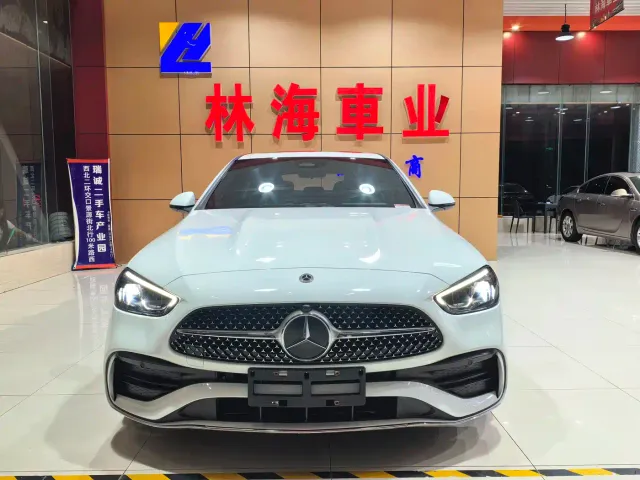 Фотография автомобиля — Mercedes-Benz C-Class