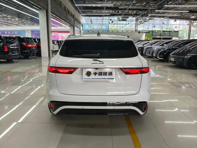 Jaguar F-Pace — Фото автомобиля 10