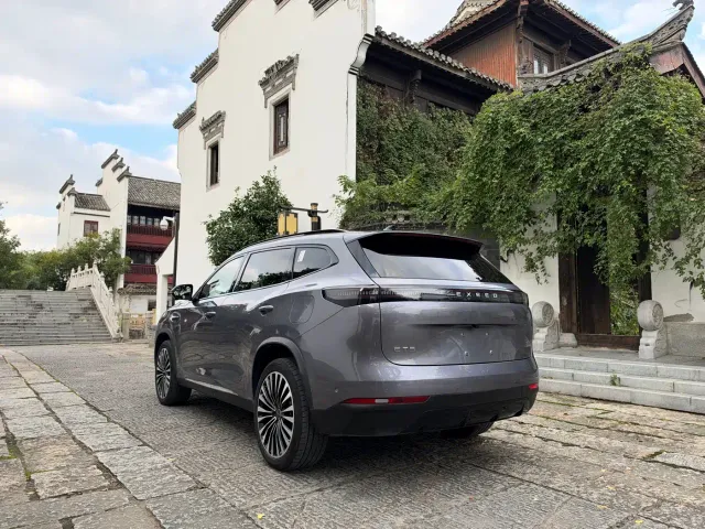Exeed Starway E05 — Фото автомобиля 5