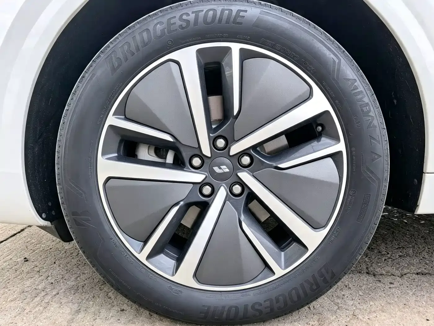 Li Auto Li Auto L6 2024 Pro — Фото автомобиля 21