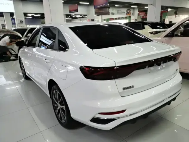 Geely Emgrand — Фото автомобиля 22