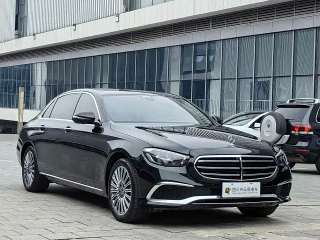 Mercedes-Benz E-Class — Фото автомобиля 3
