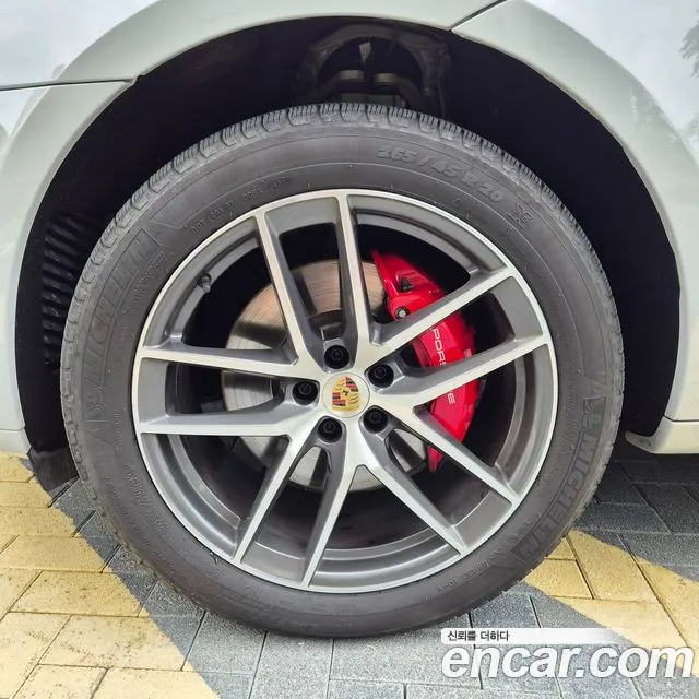 Porsche Macan — Фото автомобиля 12