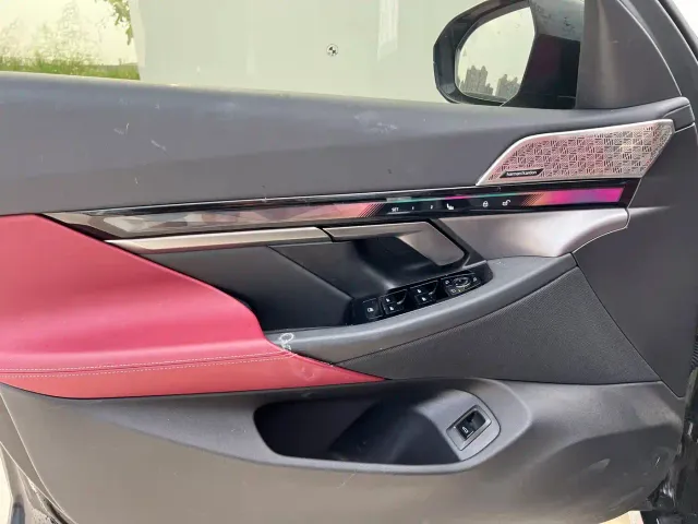 BMW 5 Series — Фото автомобиля 11
