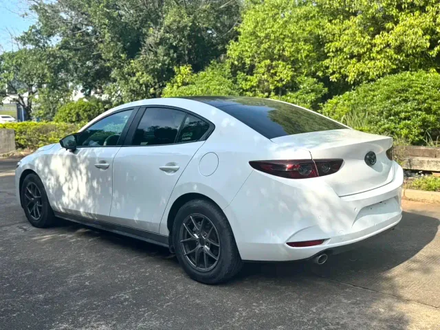 Mazda Axela — Фото автомобиля 4