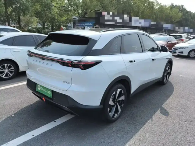 Arcfox Alpha T5 — Фото автомобиля 6