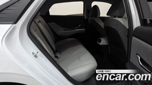 Hyundai AVANTE Avante (CN7) — Фото автомобиля 11