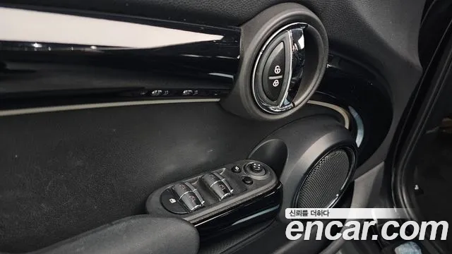 Mini Cooper Cooper 5 дверей Classic — Фото автомобиля 17