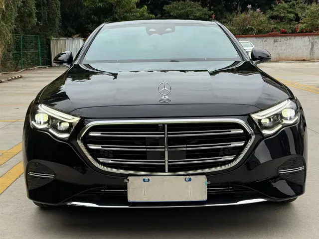 Mercedes-Benz E-Class — Фото автомобиля 2