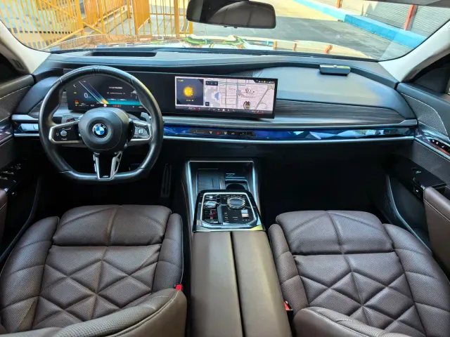 BMW 7 Series — Фото автомобиля 10