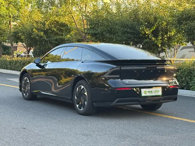 Xpeng P7+ — Фото автомобиля 18