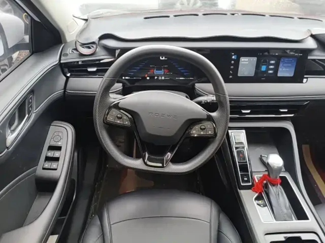 Roewe Roewe i5 2023 1.5L CVT Luxury Edition — Фото автомобиля 10