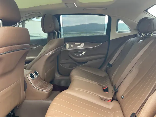 Mercedes-Benz E-Class — Фото автомобиля 6