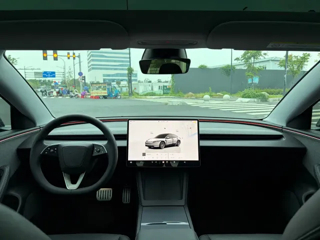 Tesla Model 3 — Фото автомобиля 6