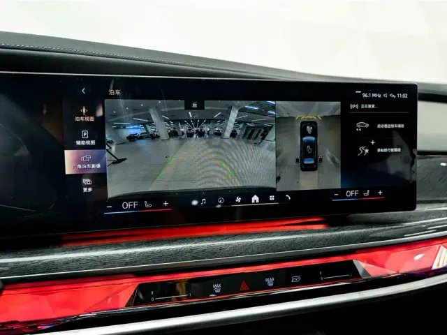 BMW i7 — Фото автомобиля 9