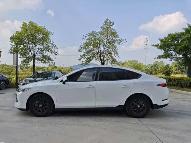 BYD Qin PLUS — Фото автомобиля 3