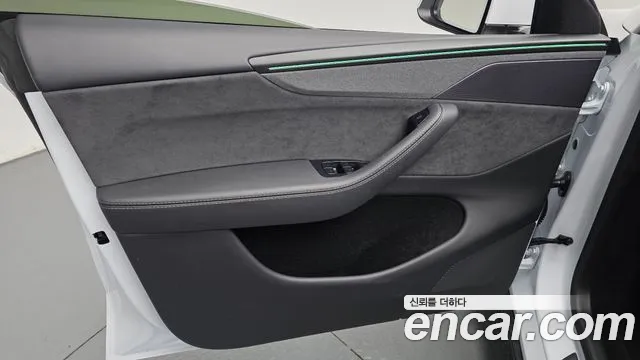 Tesla Model Y — Фото автомобиля 23