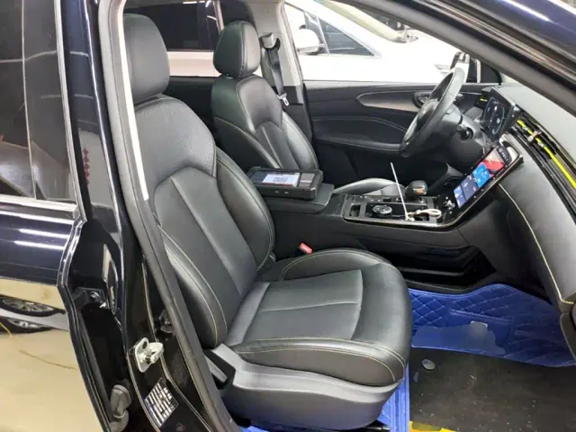 Roewe RX5 — Фото автомобиля 24