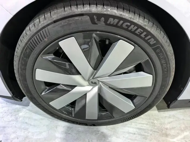 Li Auto i6 — Фото автомобиля 5