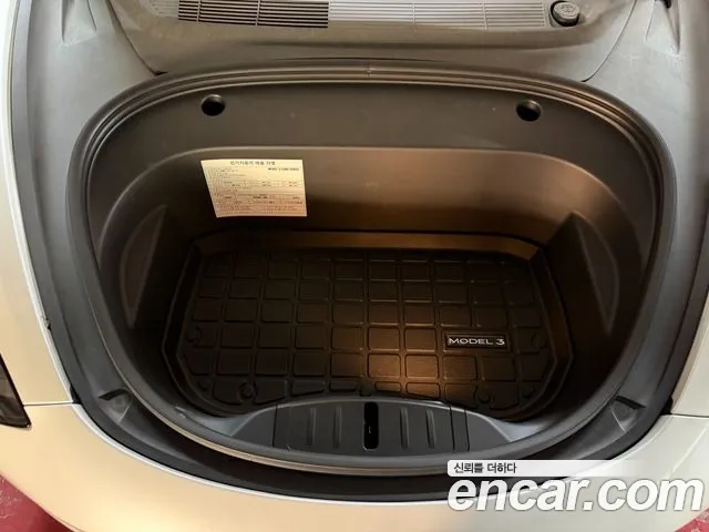 Tesla Model 3 — Фото автомобиля 6