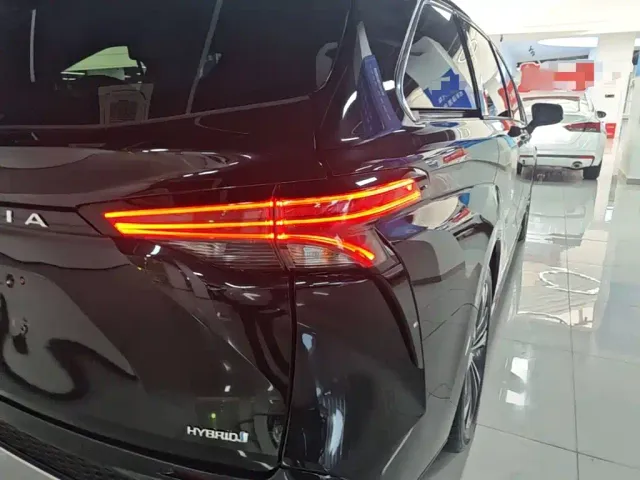 Toyota Granvia — Фото автомобиля 7