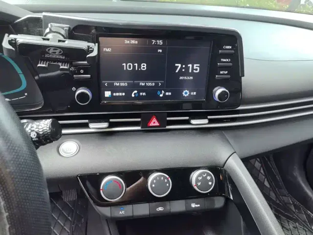 Hyundai Elantra — Фото автомобиля 12