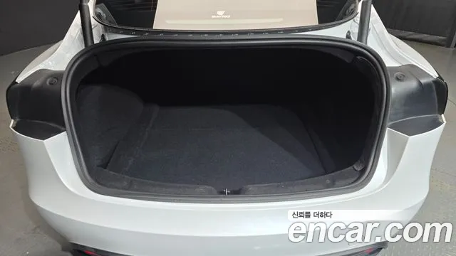 Tesla Model 3 — Фото автомобиля 27