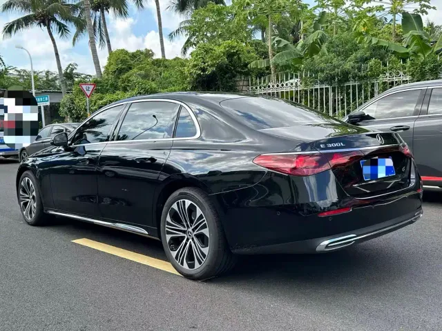 Mercedes-Benz E-Class — Фото автомобиля 7