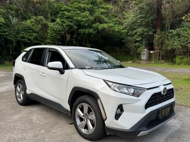Toyota RAV4 — Фото автомобиля 3