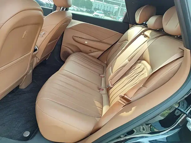 Dongfeng Aeolus Dongfeng Aeolus L8 2025 Plug-in Hybrid — Фото автомобиля 16