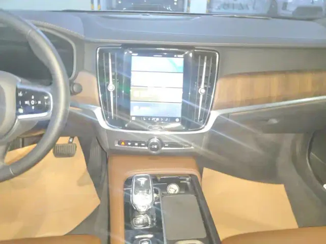 Volvo S90 — Фото автомобиля 13