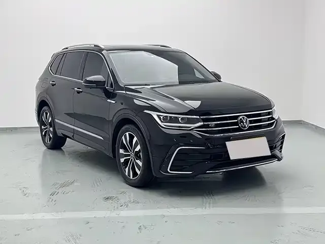 Volkswagen Tiguan L — Фото автомобиля 2