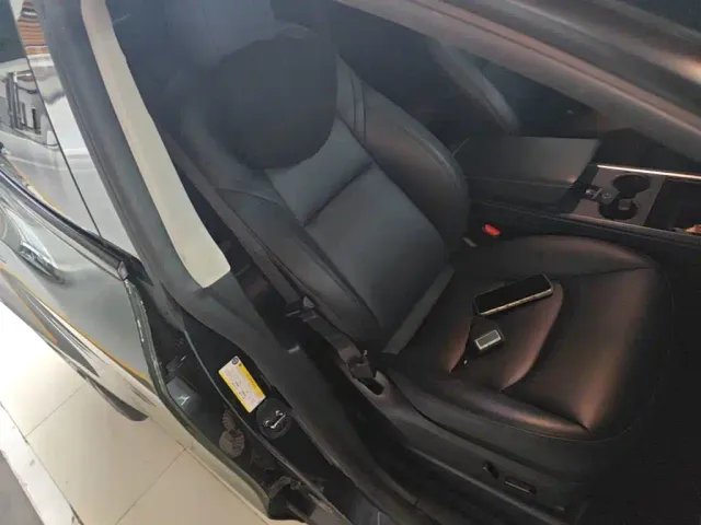 Tesla Model Y — Фото автомобиля 24