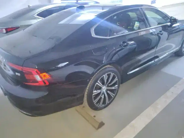 Volvo S90 — Фото автомобиля 3