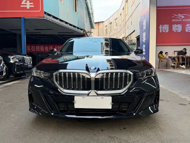 BMW 5 Series — Фото автомобиля 2