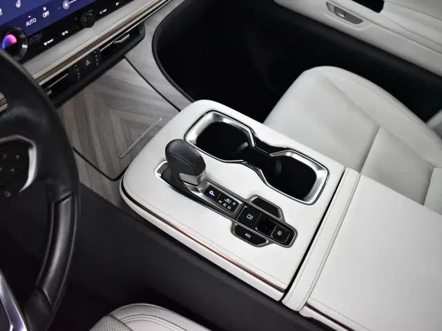 Lexus LM — Фото автомобиля 17