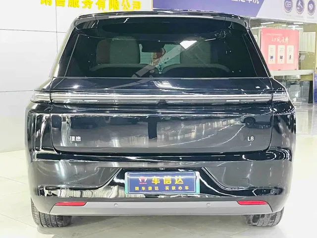 Li Auto L8 — Фото автомобиля 6