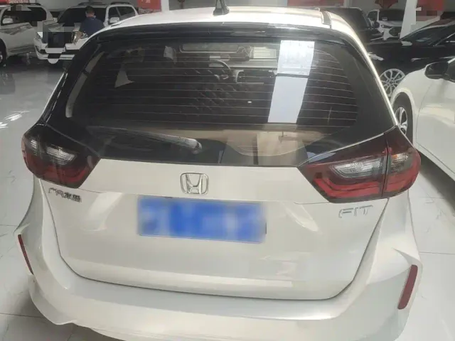 Honda Fit — Фото автомобиля 5