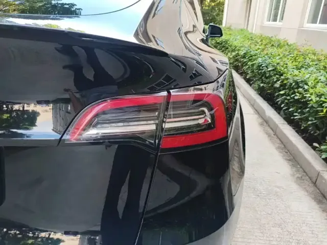 Tesla Model Y — Фото автомобиля 7