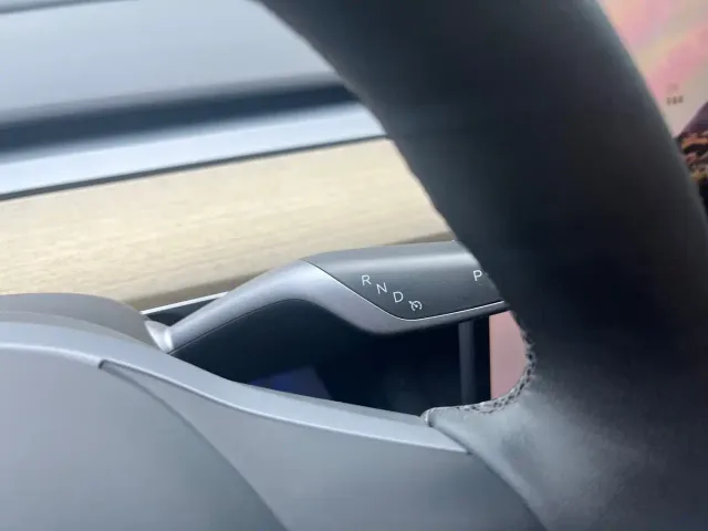 Tesla Model Y — Фото автомобиля 6